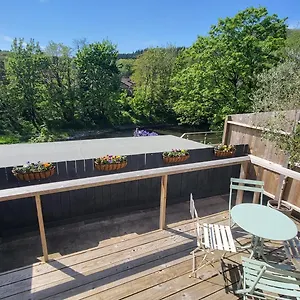 Ty Taf 2 Bed With Deck & Easy Transport Links Apartment Cardiff